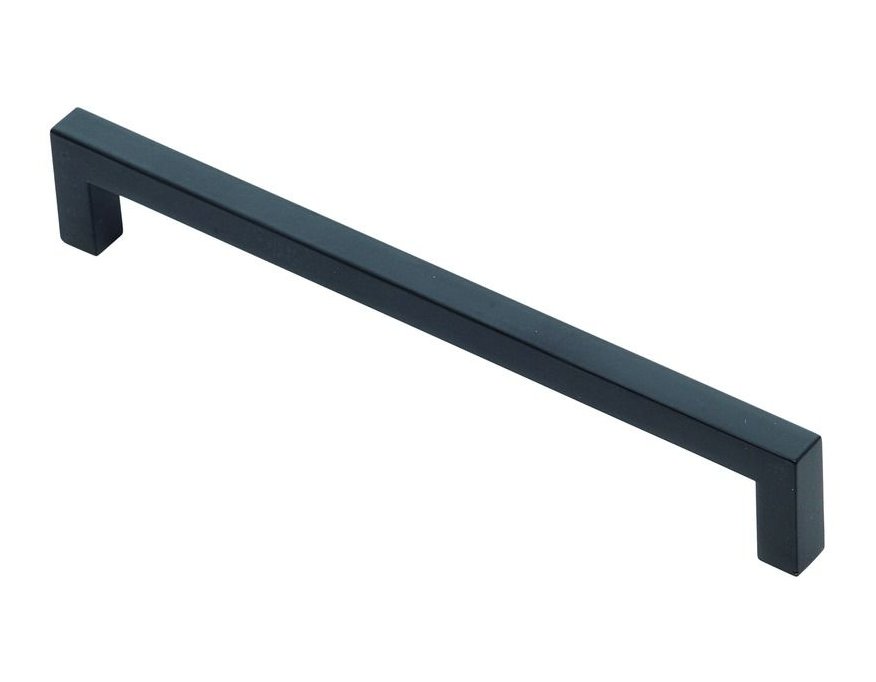 Poignée Stretch en zamak laqué noir mat. Entraxe 224 mm, longueur 105 mm, hauteur 28 mm